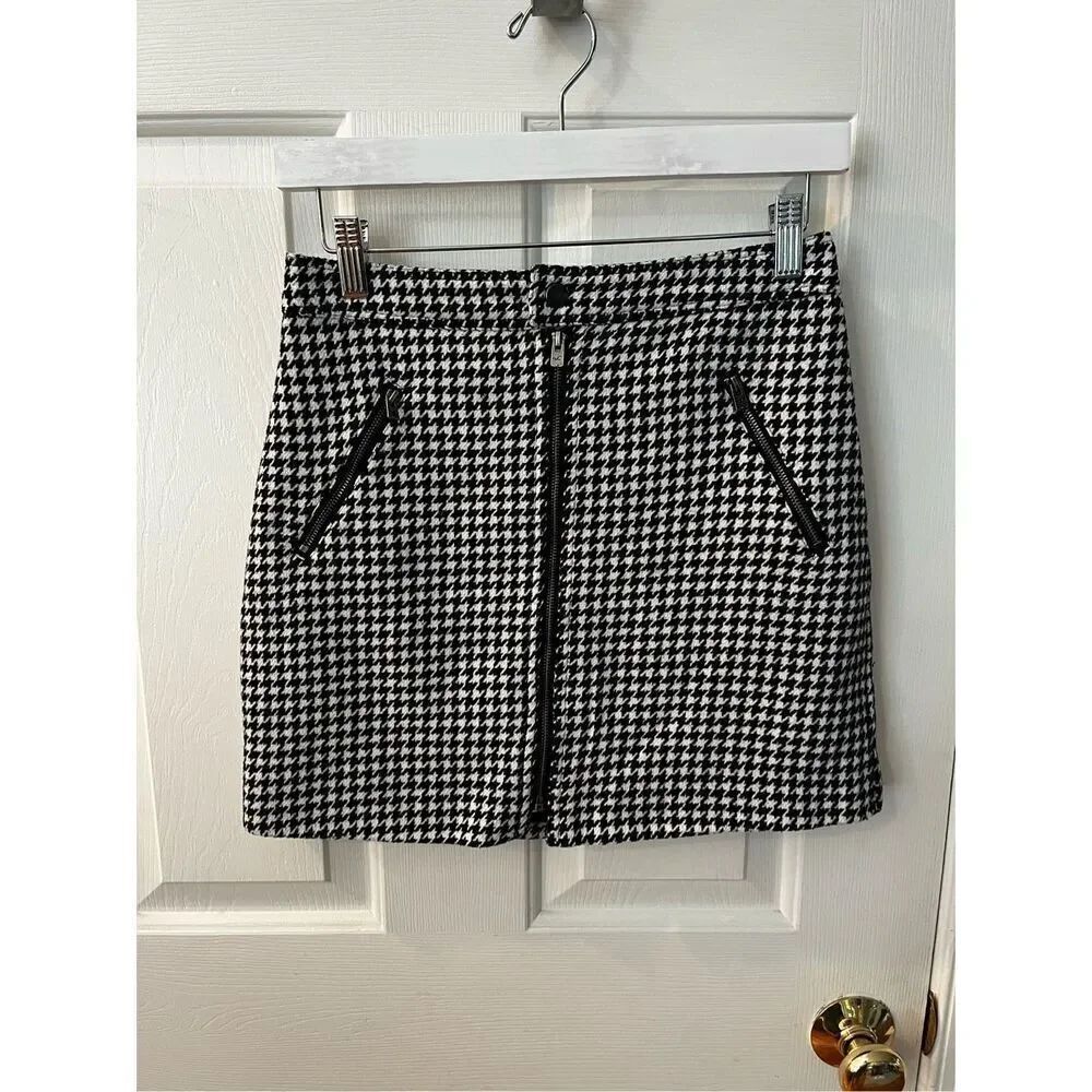 Hollister Black & White Ultra High Rise Houndstooth Zipper Front Mini Skirt sz S